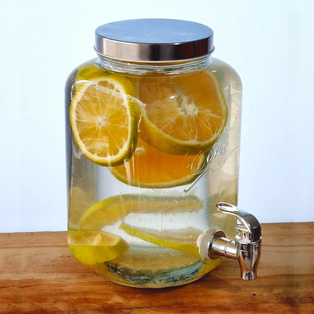 dispensador vidrio agua naranja base madera