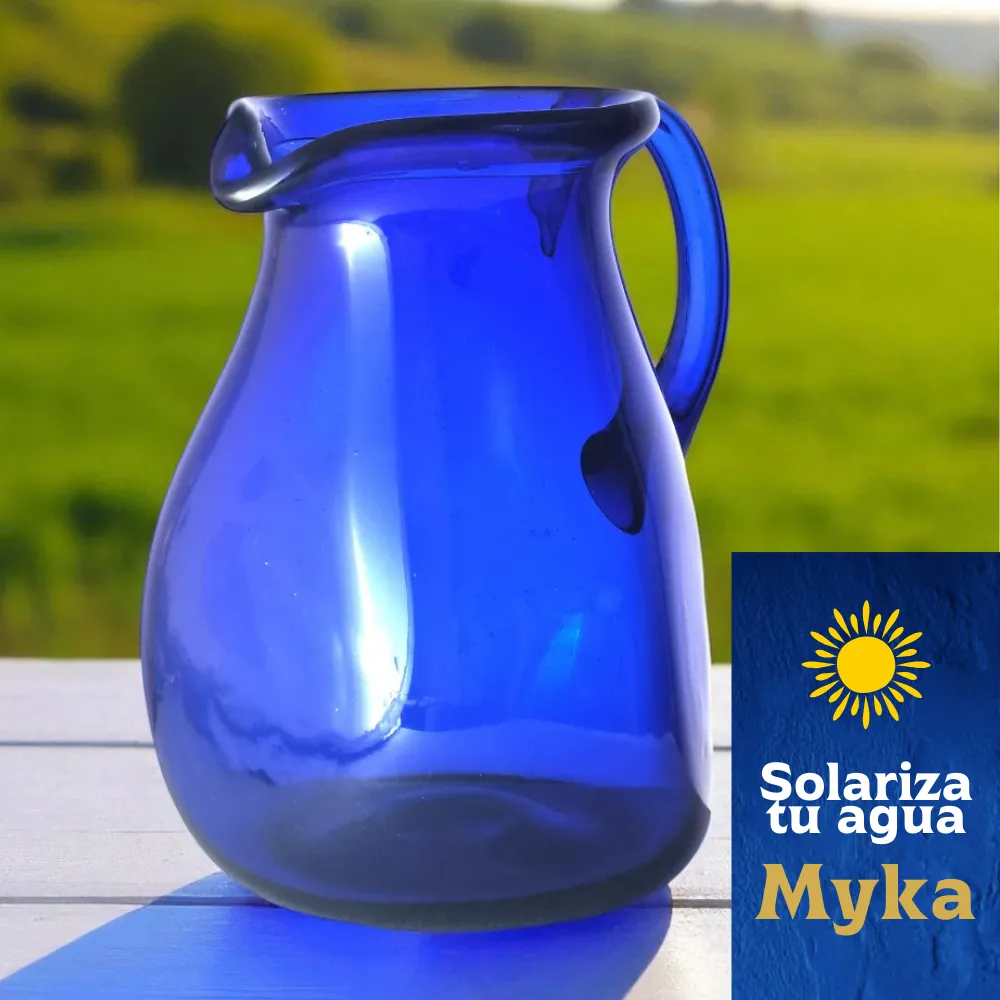 Jarra Mika en vidrio azul cobalto de 1.75 litros para solarizar agua