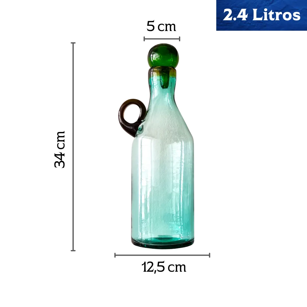 Botella mexicana gigante de vidrio decorativa de 2.4 litros con tapa, mostrando sus medidas de 34 cm de alto y 12.5 cm de diámetro.