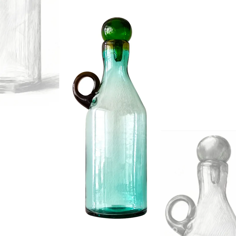 Composición artística de la Botella Mexicana Gigante, mostrando una foto a color del producto junto a bocetos en blanco y negro de su silueta.