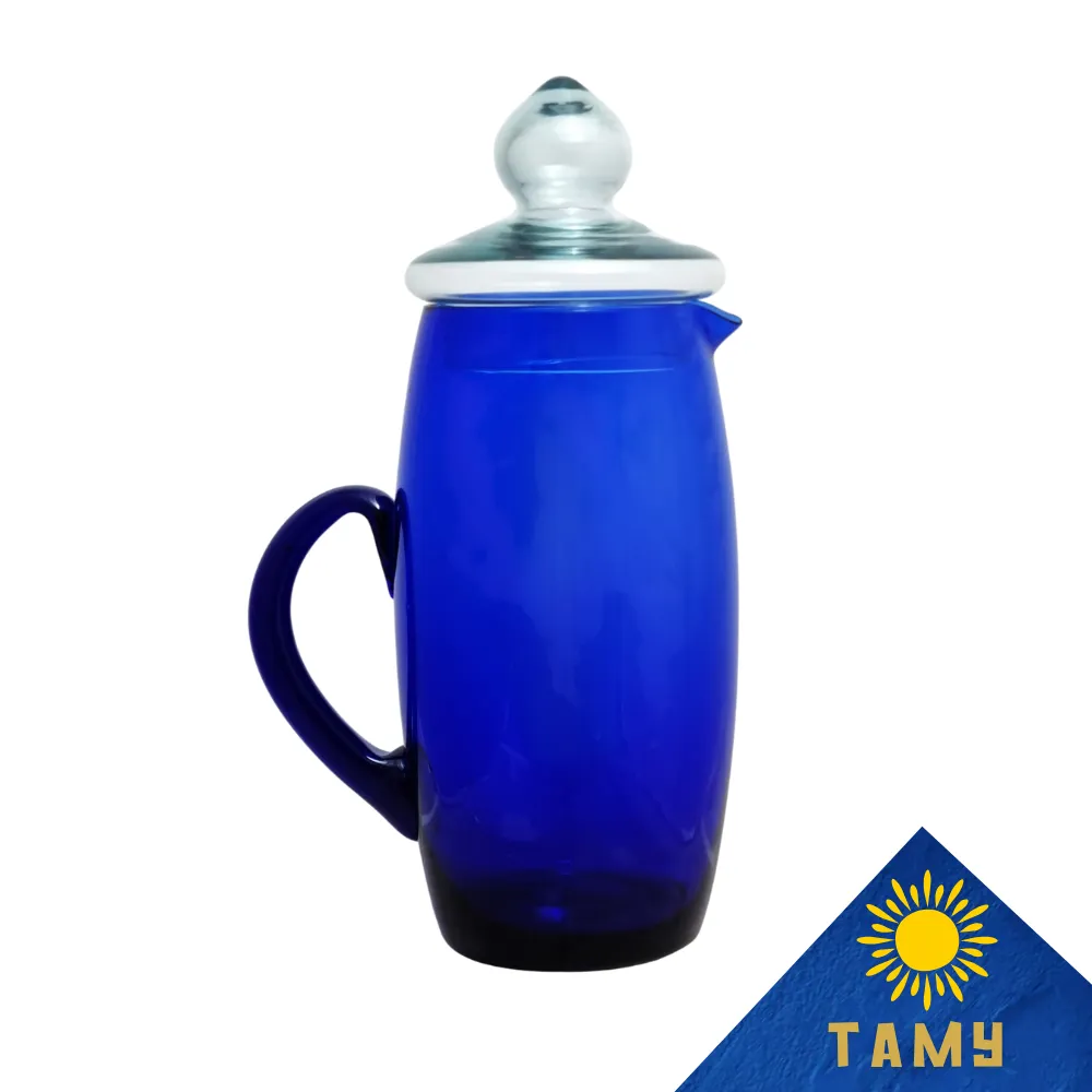 Jarra de vidrio Tamy de 2.1 litros en color azul cobalto, vista de frente con su tapa de vidrio sobre un fondo blanco.