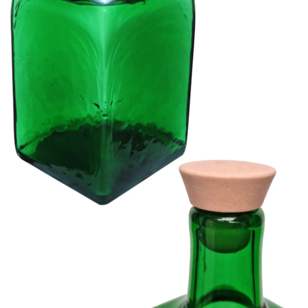 Licorera cuadrada Mexico 750 ml artesanal verde enfoque base y boca