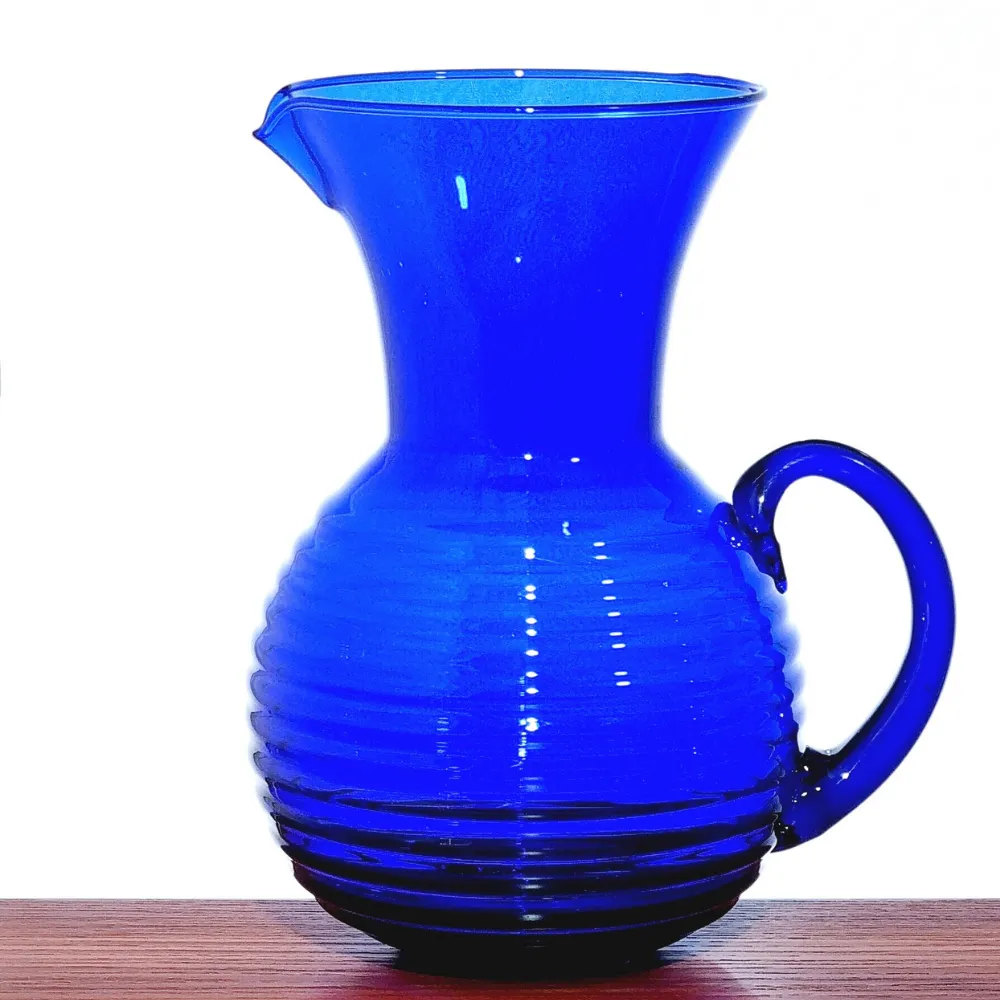 Jarra Espiral 1.75 litros en vidrio azul cobalto | Energiza tu Agua con Estilo Natural 6 Jarra Espiral 1.75 litros en vidrio azul cobalto | Energiza tu Agua con Estilo Natural - Imagen 6